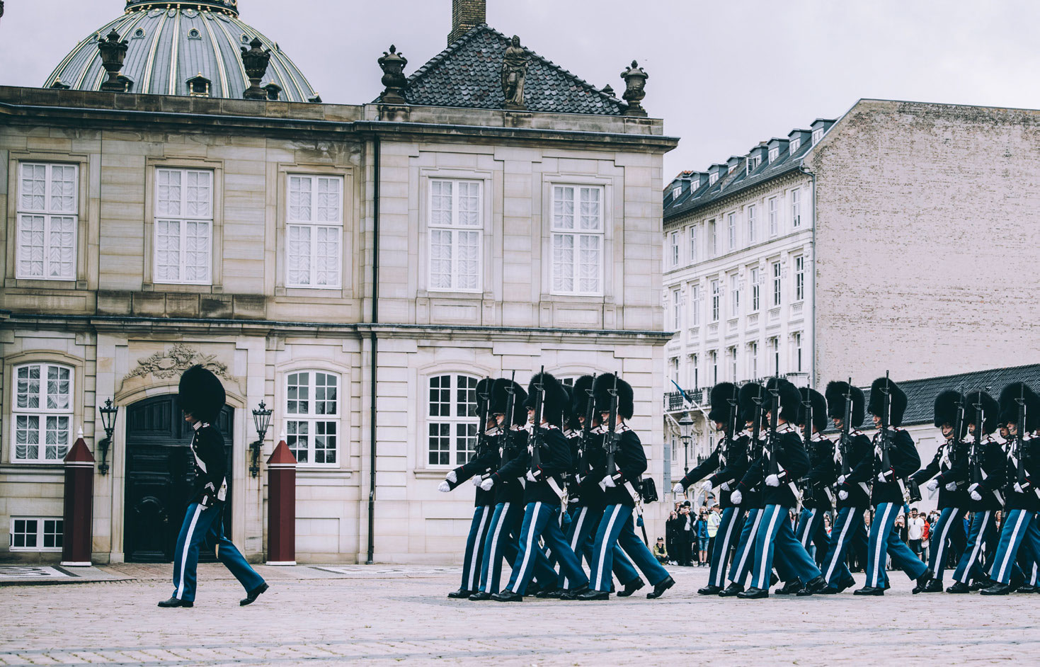 AMALIENBORG-PALACE.jpg (374 KB)