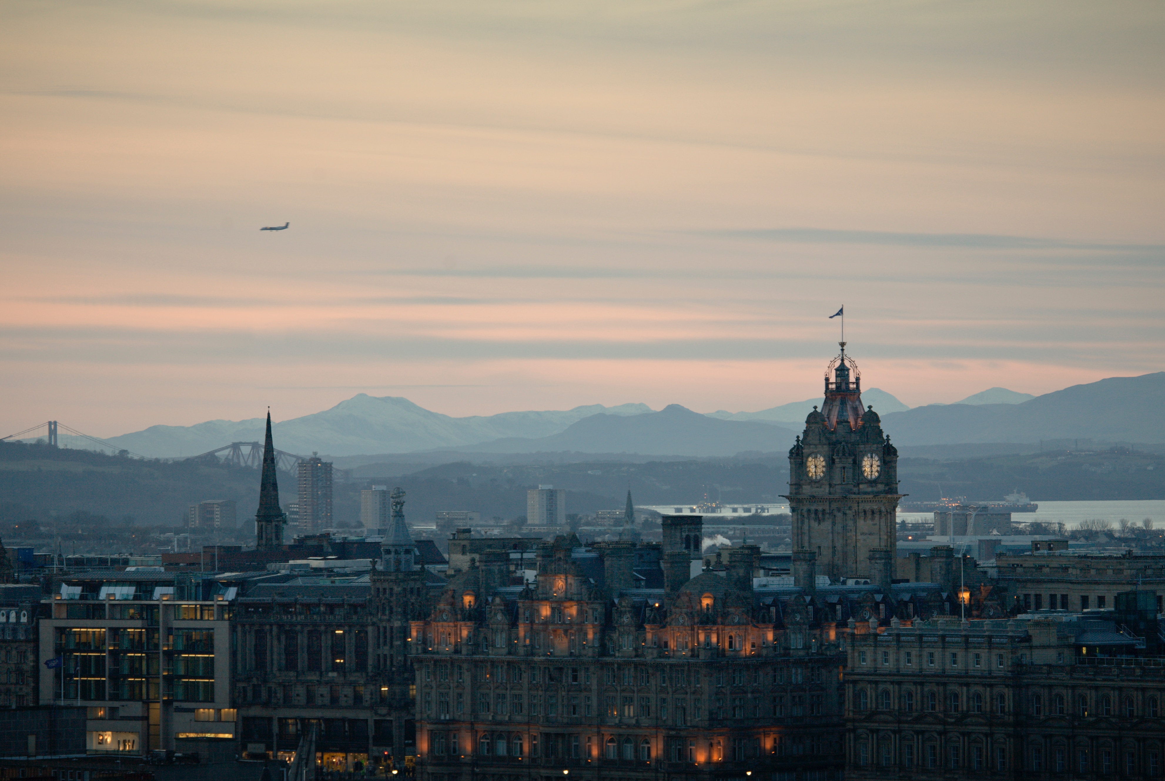 Edinburgh_joe-tree-519328-unsplash.jpg (1.45 MB)