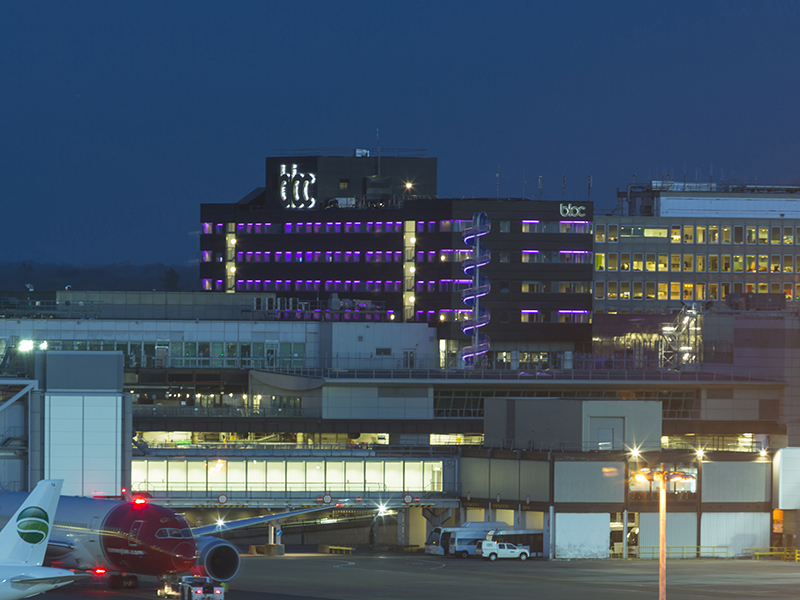 Bloc Hotel Gatwick Runway Suite Slide Exterior