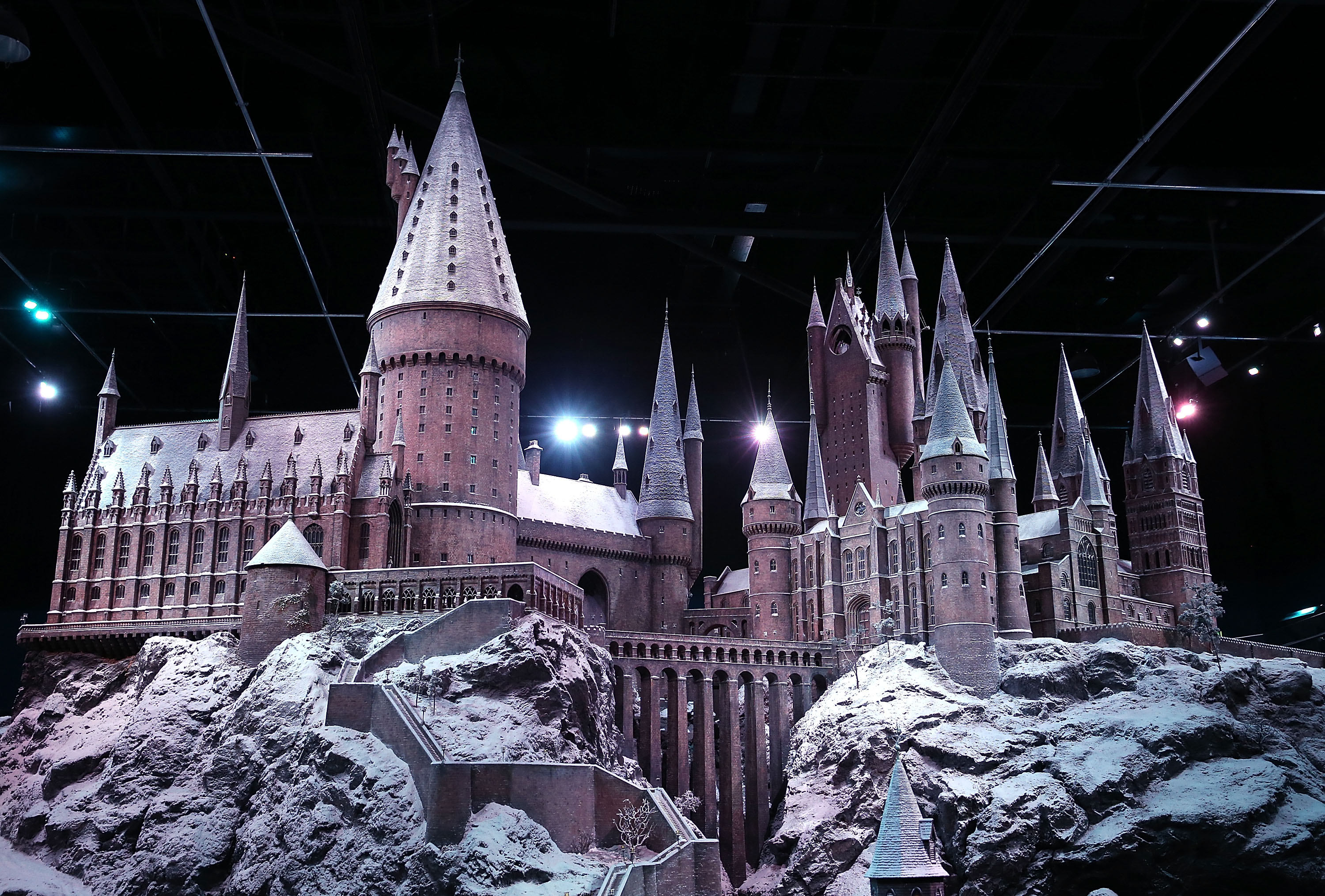 hogwarts-london-snow.jpg (1.37 MB)